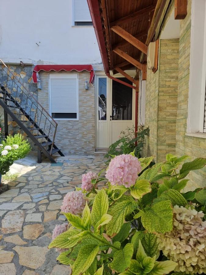 Herta Apartment Berat Esterno foto