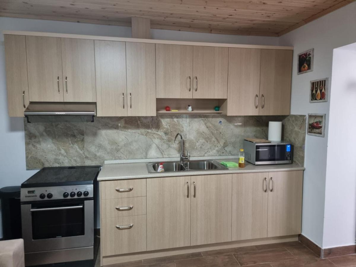 Herta Apartment Berat Esterno foto