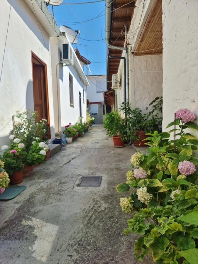 Herta Apartment Berat Esterno foto
