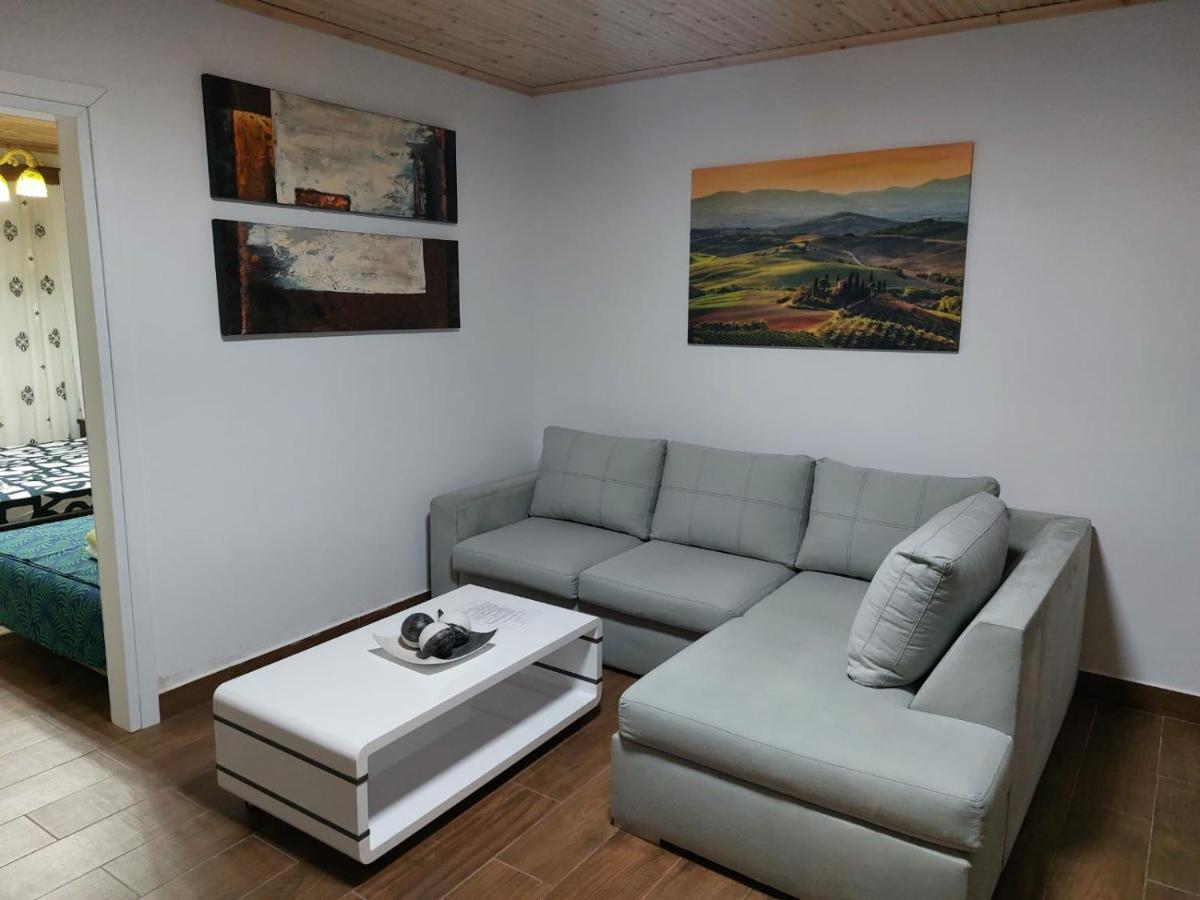 Herta Apartment Berat Esterno foto