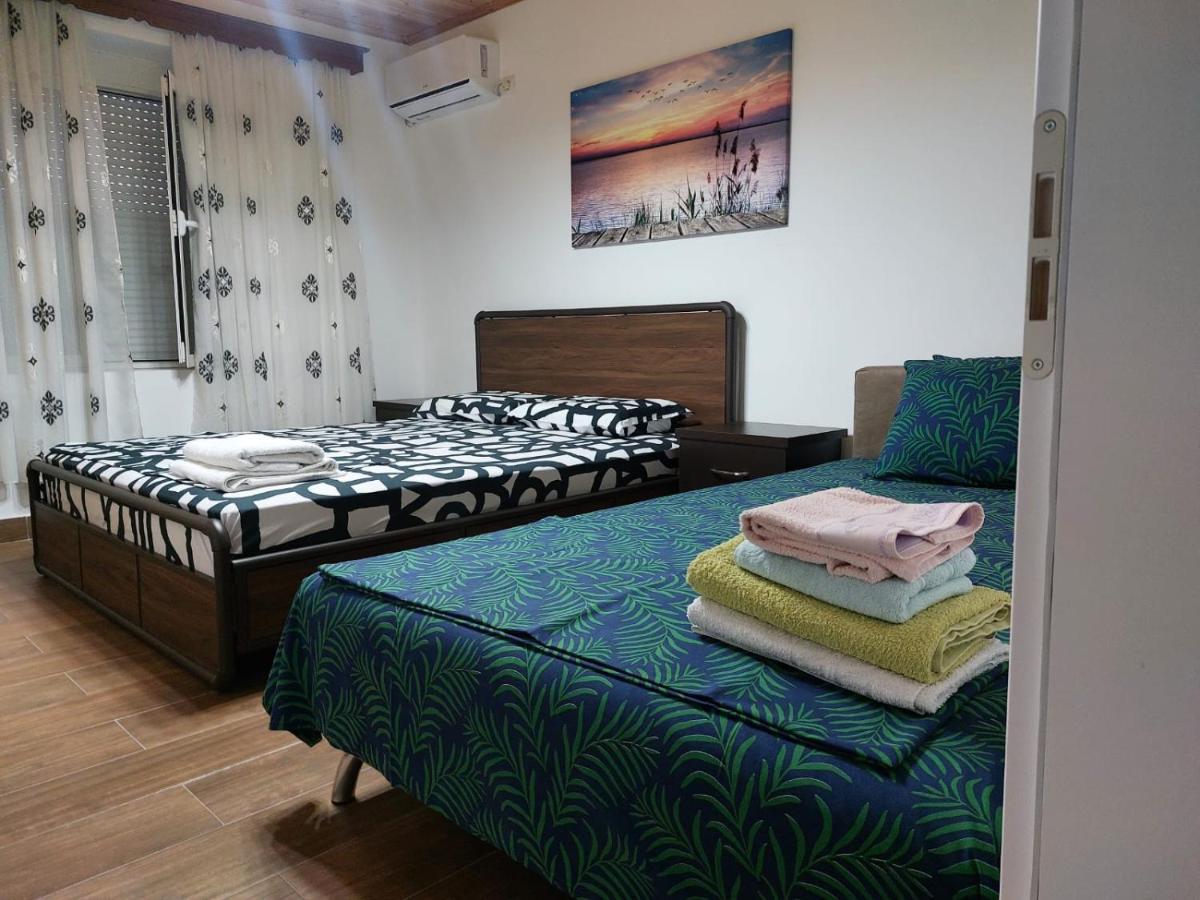Herta Apartment Berat Esterno foto