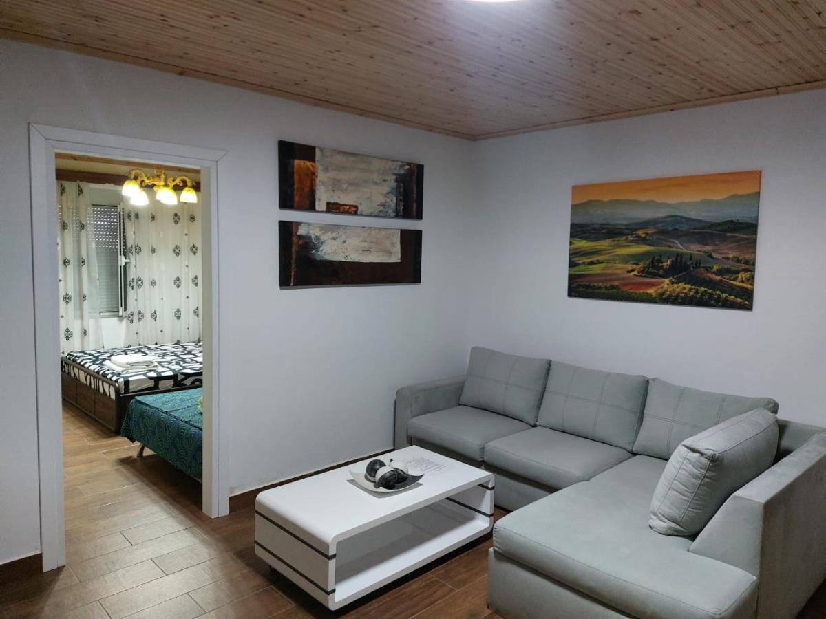 Herta Apartment Berat Esterno foto